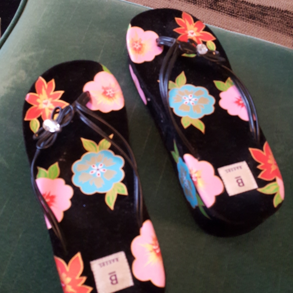 Cute floral black platform flip flops